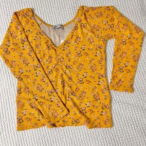 Size large yellow hollister long sleeve shirt